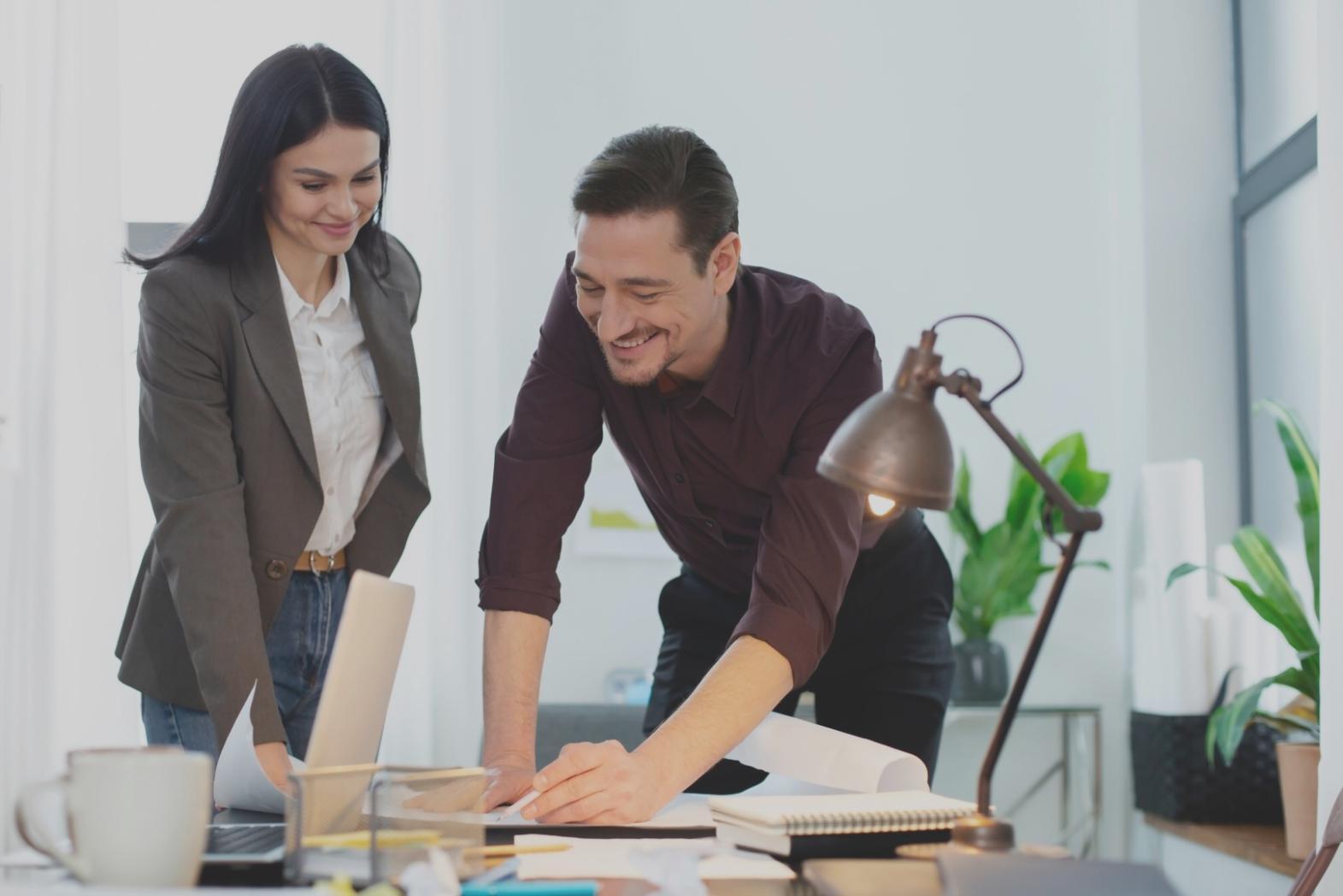Session de formation avec tableaux et analyses de marché